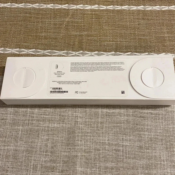 FREE 💗With Purchase💗 Apple | Watch box - Picture 2 of 2